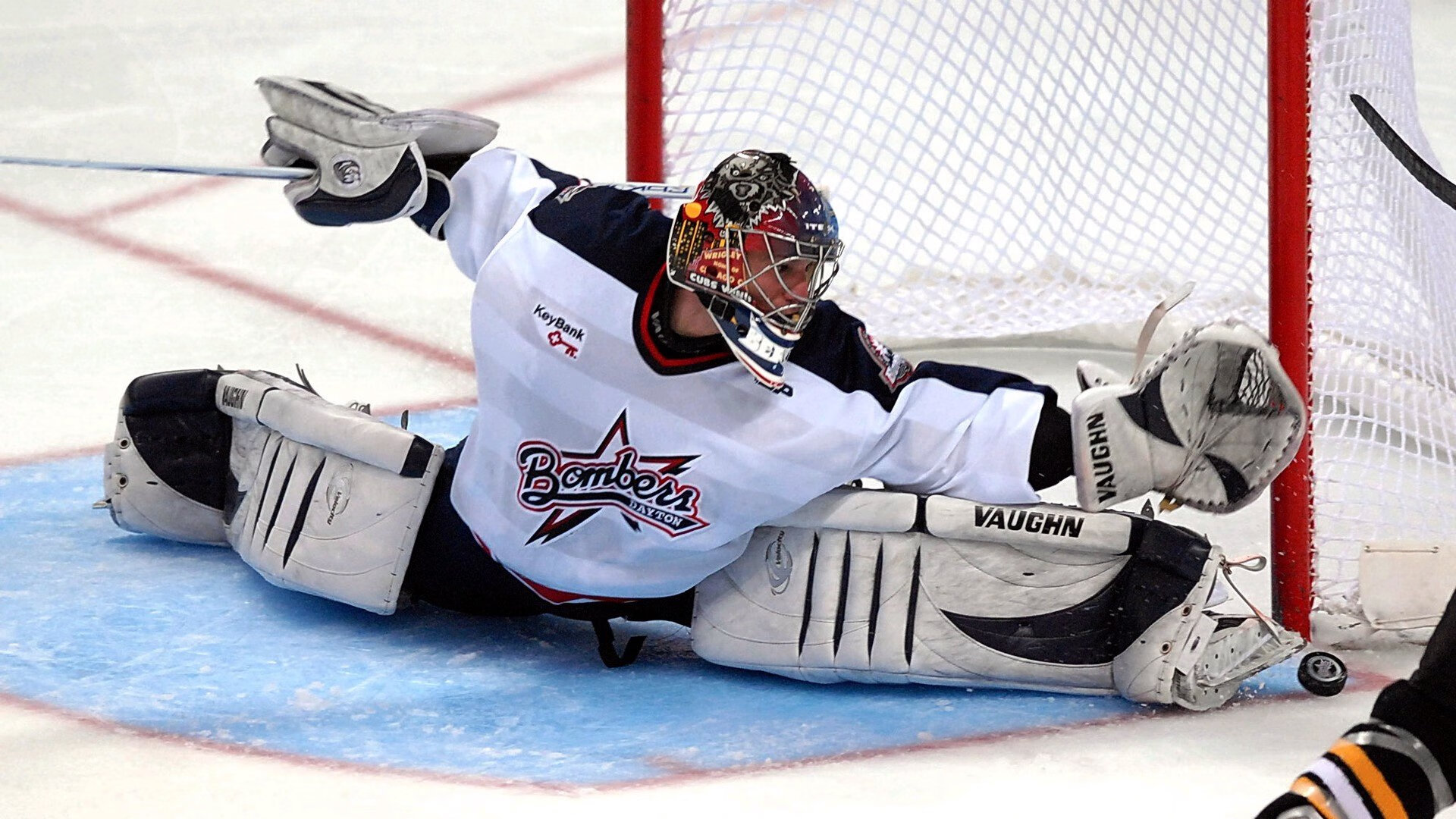 尼斯通过快速切换打出连续攻势，尼斯球员中枪