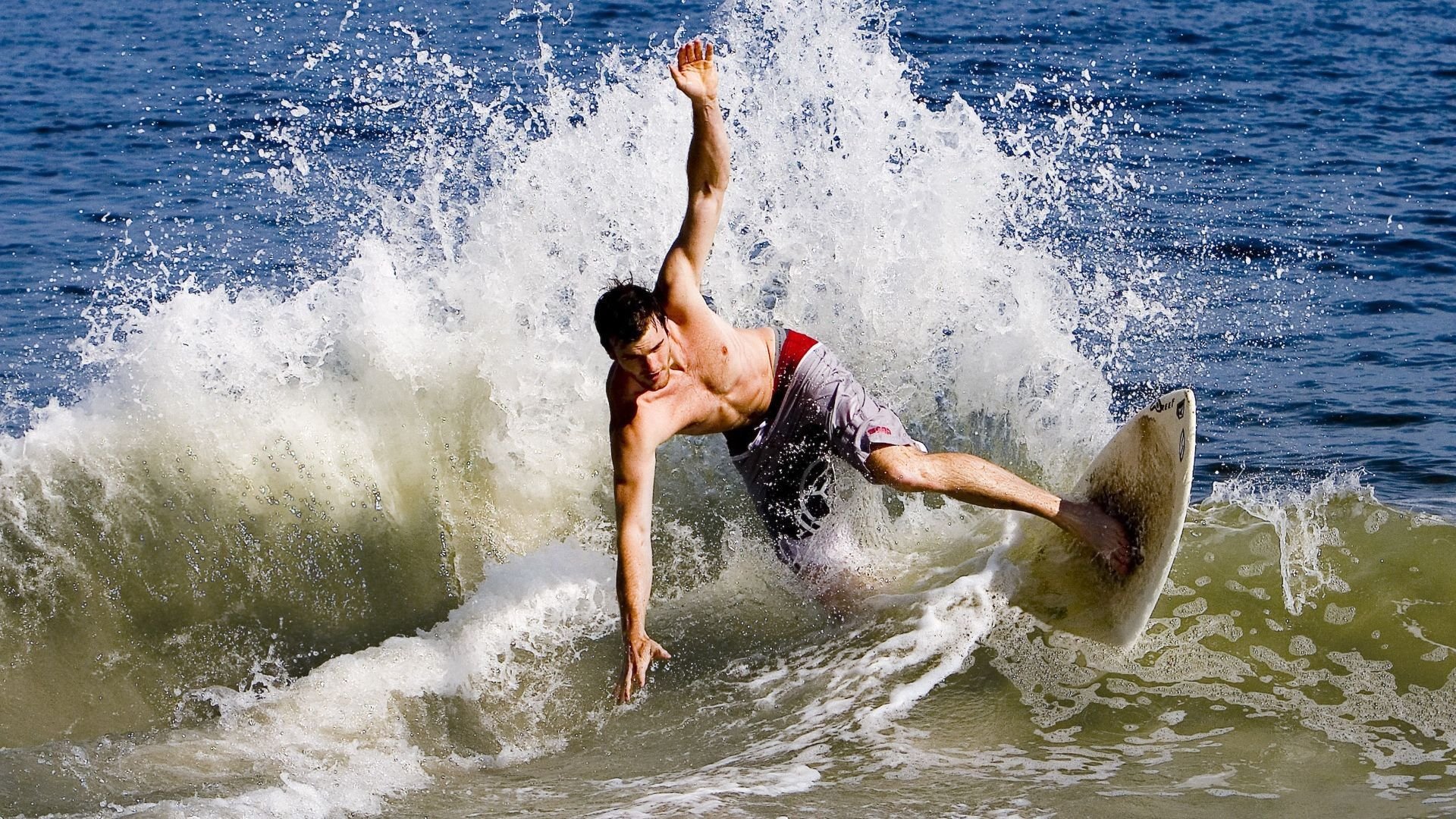 世界摔跤联合会优化2026年规则 增加比赛观赏性